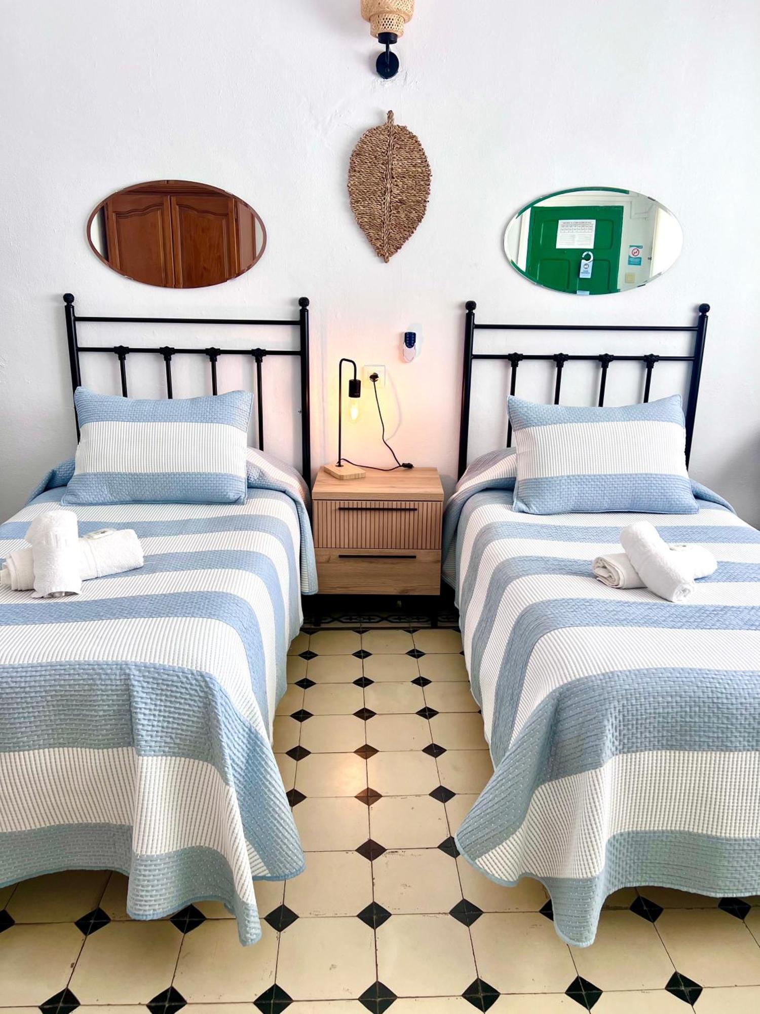 Hostal El Faro Chipiona Exterior photo